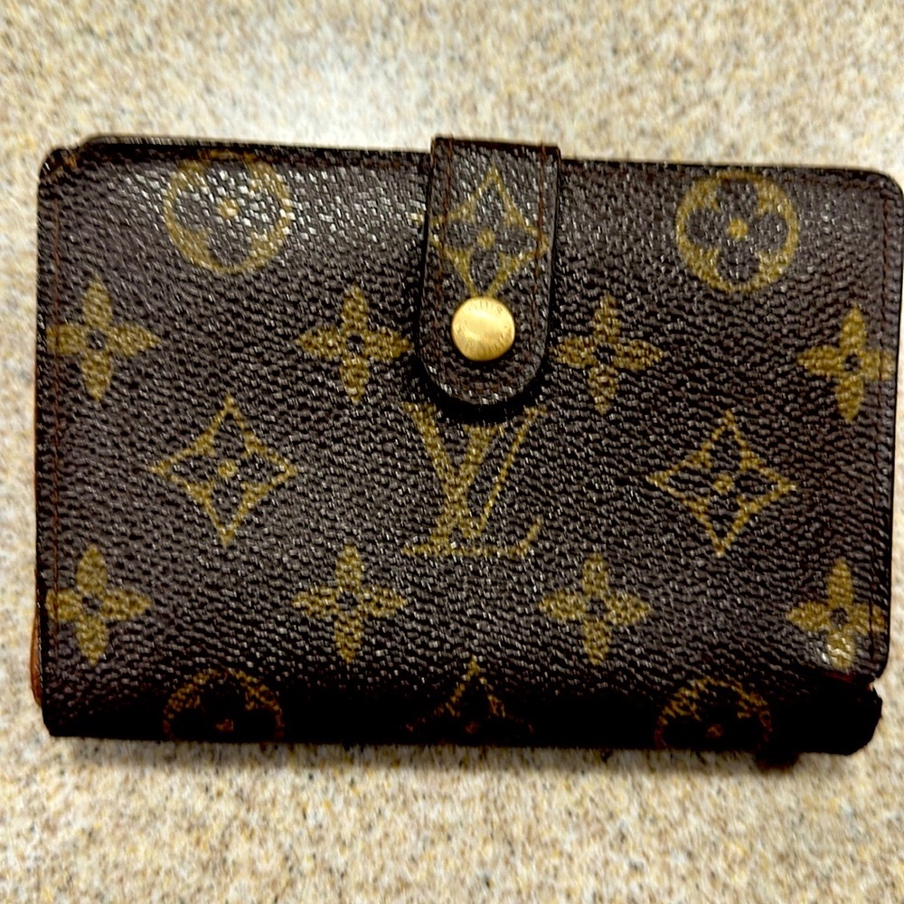 Authentic Louis Vuitton Monogram Wallet.